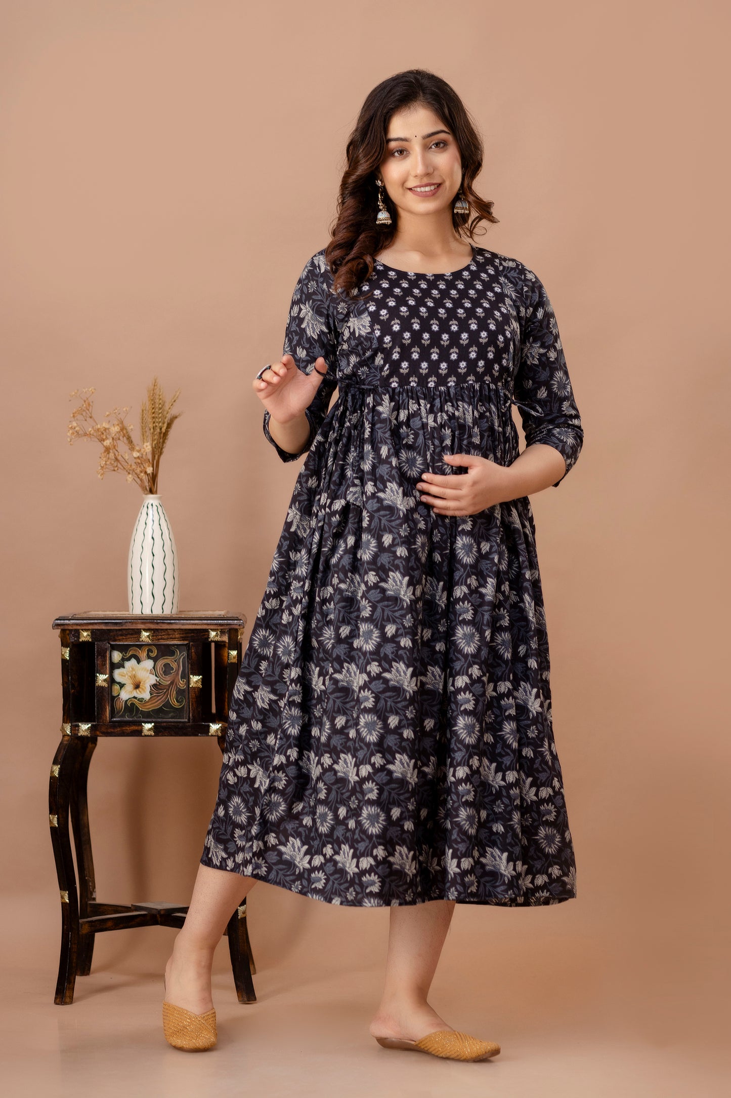 Stylish Simplicity: Ashvy Leaf Print Cotton Maternity Feeding Kurti(Black)(TUL001)